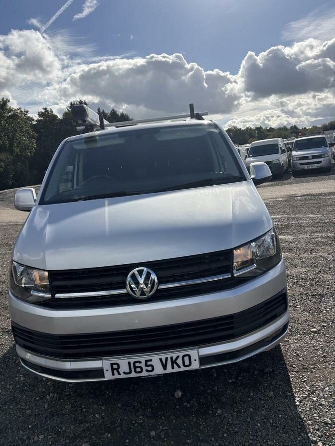 2015 Volkswagen Transporter – Model: Transporter T28 Highline TDI BlueMotion Technology – RJ65VKO