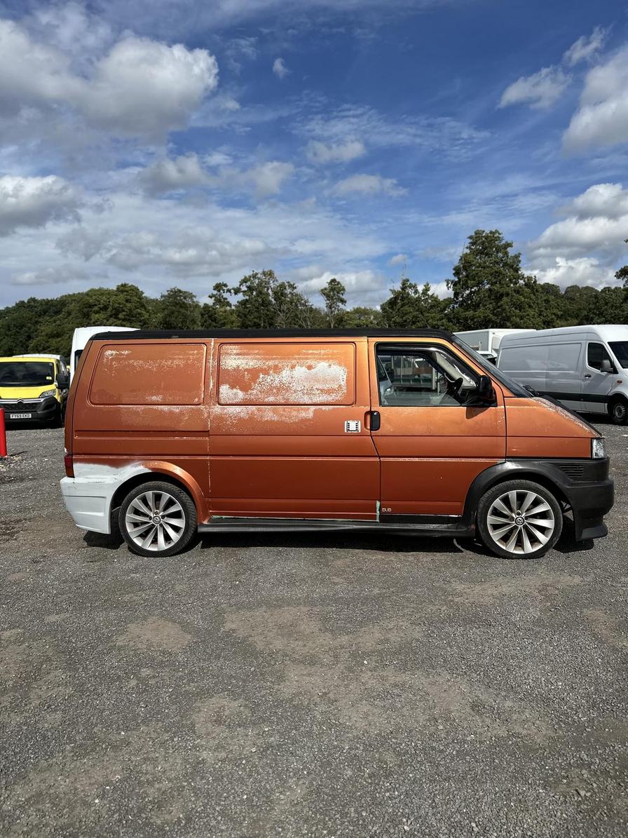 2002 Volkswagen Transporter – Model: Transporter TDI SWB – LJ02GKP