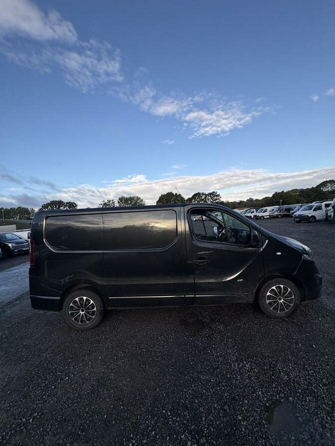 2015 Vauxhall Vivaro – Model: Vivaro 2700 Sportive CDTi – SD65LGZ