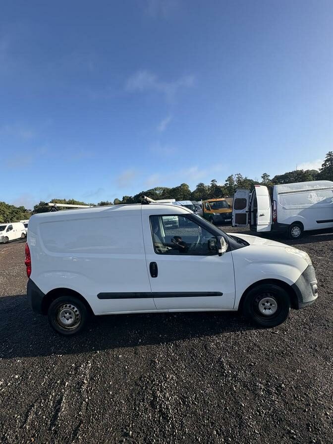 2016 Vauxhall Combo – Model: Combo 2000 L1H1 CDTi – VU66EXF
