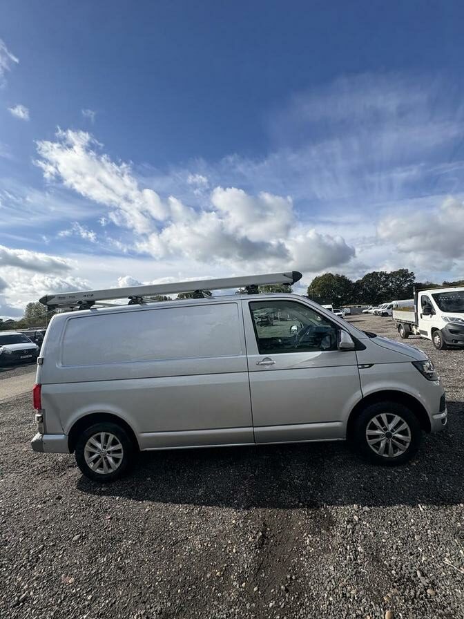 2015 Volkswagen Transporter – Model: Transporter T28 Highline TDI BlueMotion Technology – RJ65VKO