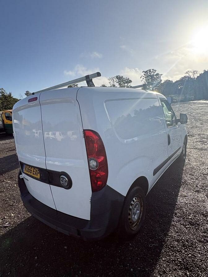 2016 Vauxhall Combo – Model: Combo 2000 L1H1 CDTi – VU66EXF