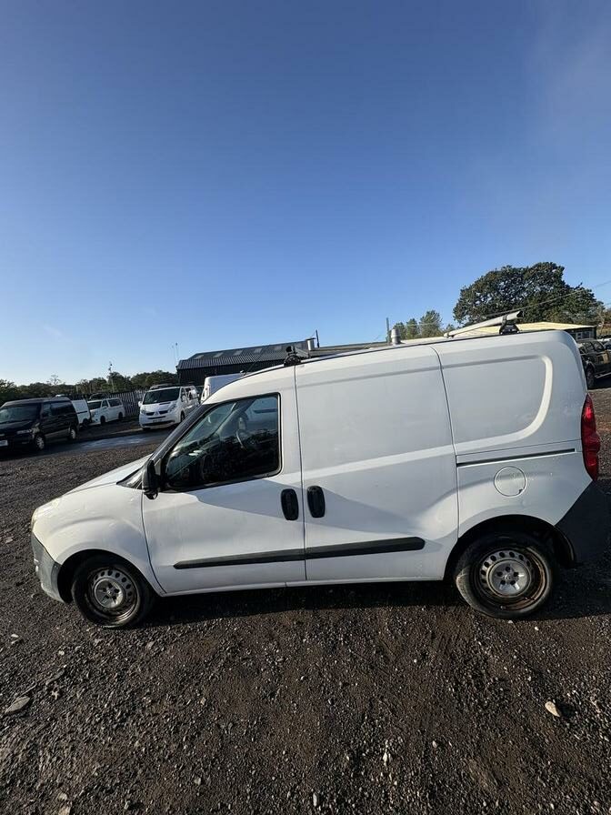 2016 Vauxhall Combo – Model: Combo 2000 L1H1 CDTi – VU66EXF