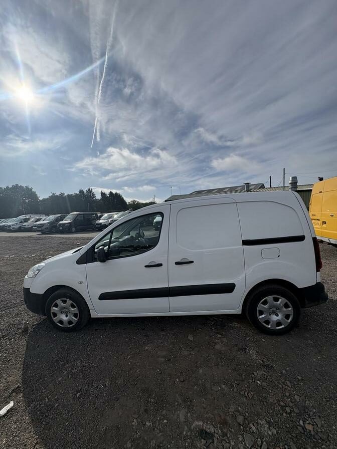 2014 Peugeot Partner – Model: Partner 850 Professional L1 HDi – FL14XPY