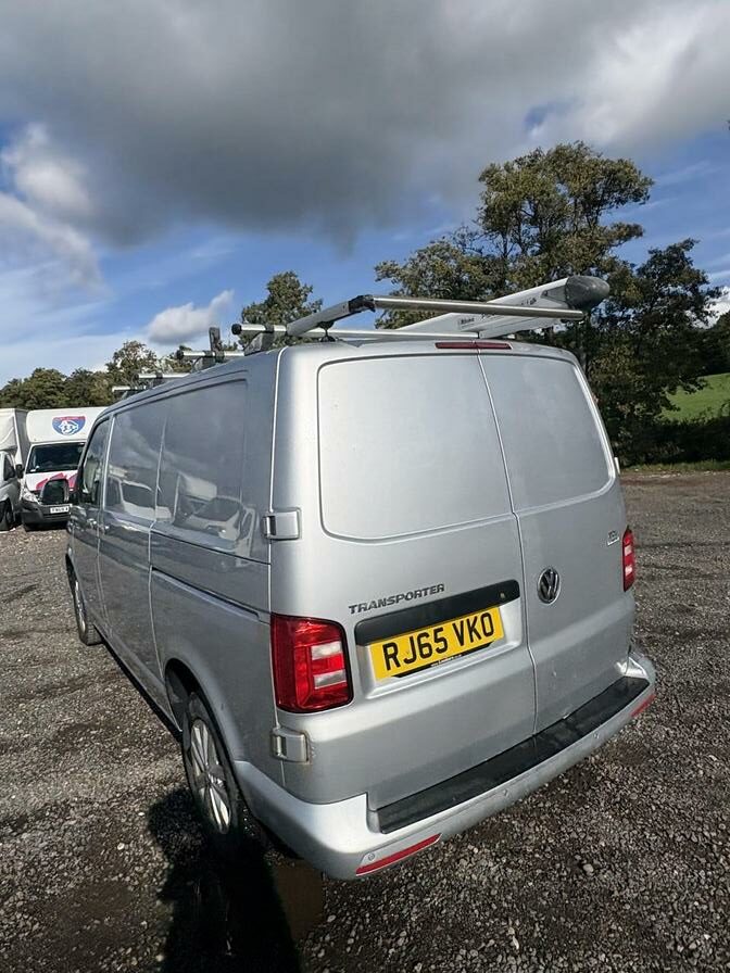 2015 Volkswagen Transporter – Model: Transporter T28 Highline TDI BlueMotion Technology – RJ65VKO