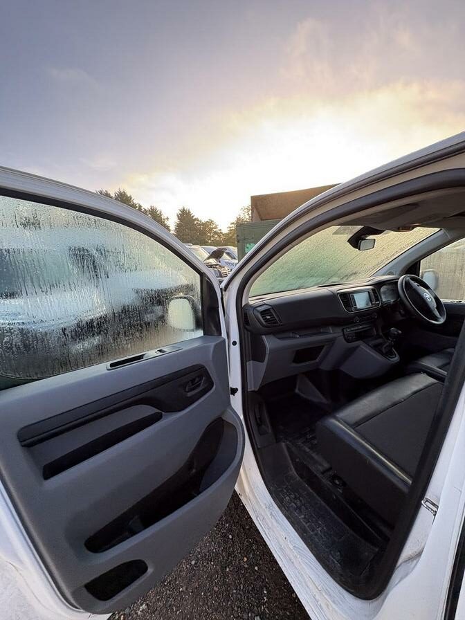 2021 Vauxhall Vivaro – Model: Vivaro 2900 Dynamic S/S – DP70CBV