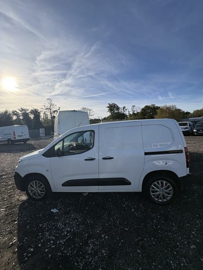2022 Citroen Berlingo – Model: Berlingo 1000 Enterprise Professional Blue HDi – MD71YJM