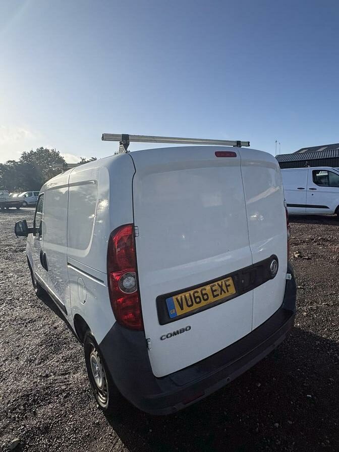 2016 Vauxhall Combo – Model: Combo 2000 L1H1 CDTi – VU66EXF