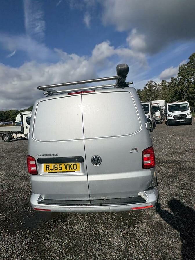 2015 Volkswagen Transporter – Model: Transporter T28 Highline TDI BlueMotion Technology – RJ65VKO