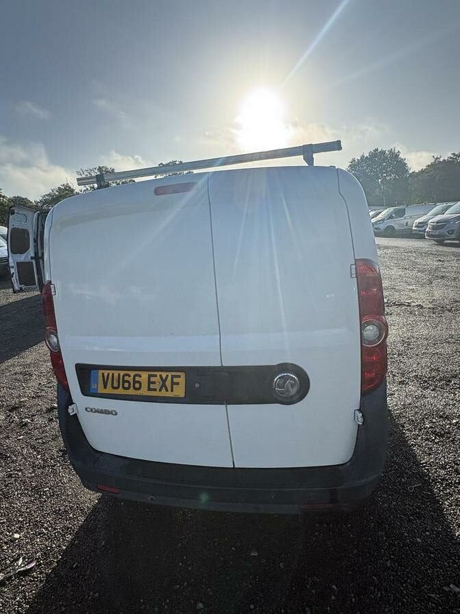 2016 Vauxhall Combo – Model: Combo 2000 L1H1 CDTi – VU66EXF