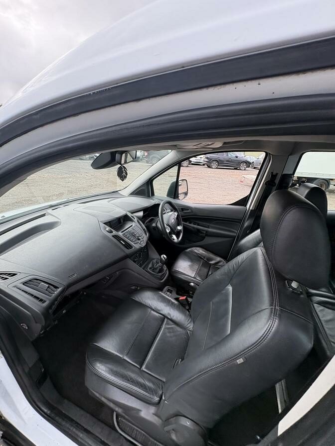 2015 Ford Tourneo Connect – Model: Tourneo Connect Style TDCi – YB15VWT
