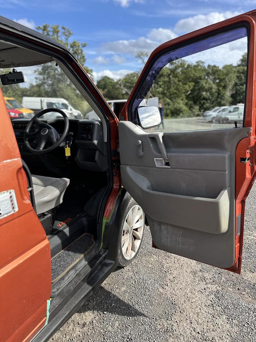 2002 Volkswagen Transporter – Model: Transporter TDI SWB – LJ02GKP