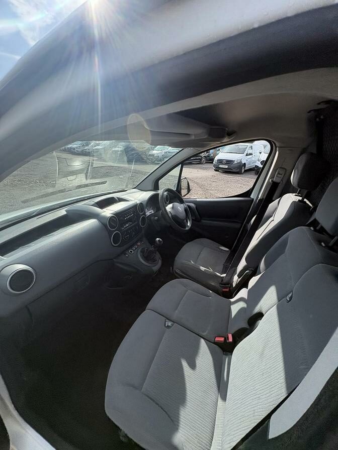 2014 Peugeot Partner – Model: Partner 850 Professional L1 HDi – FL14XPY
