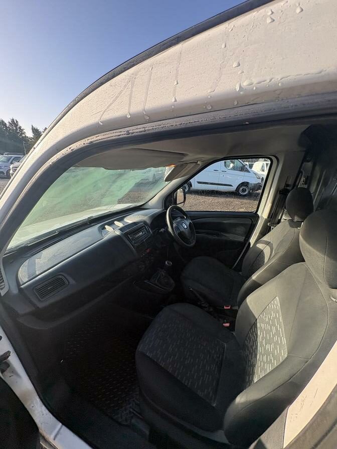 2016 Vauxhall Combo – Model: Combo 2000 L1H1 CDTi – VU66EXF