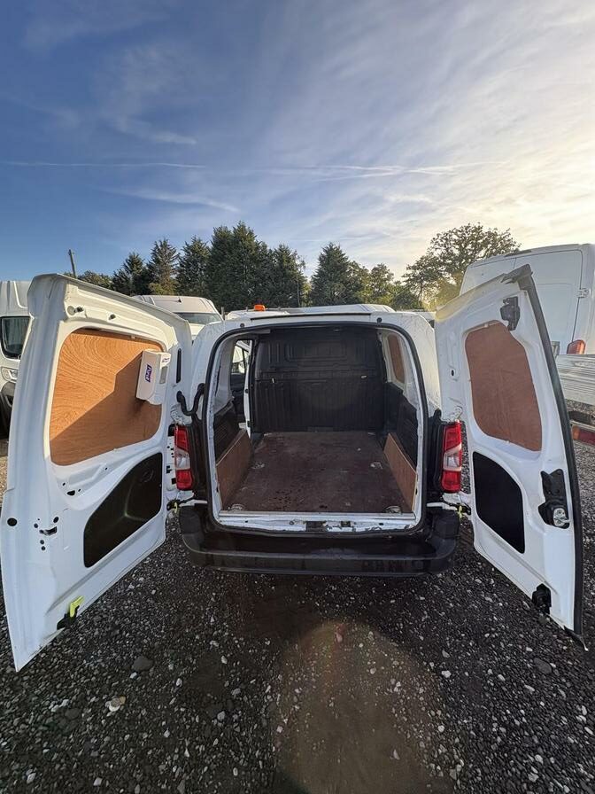 2022 Citroen Berlingo – Model: Berlingo 1000 Enterprise Professional Blue HDi – MD71YJM