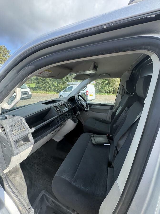 2015 Volkswagen Transporter – Model: Transporter T28 Highline TDI BlueMotion Technology – RJ65VKO